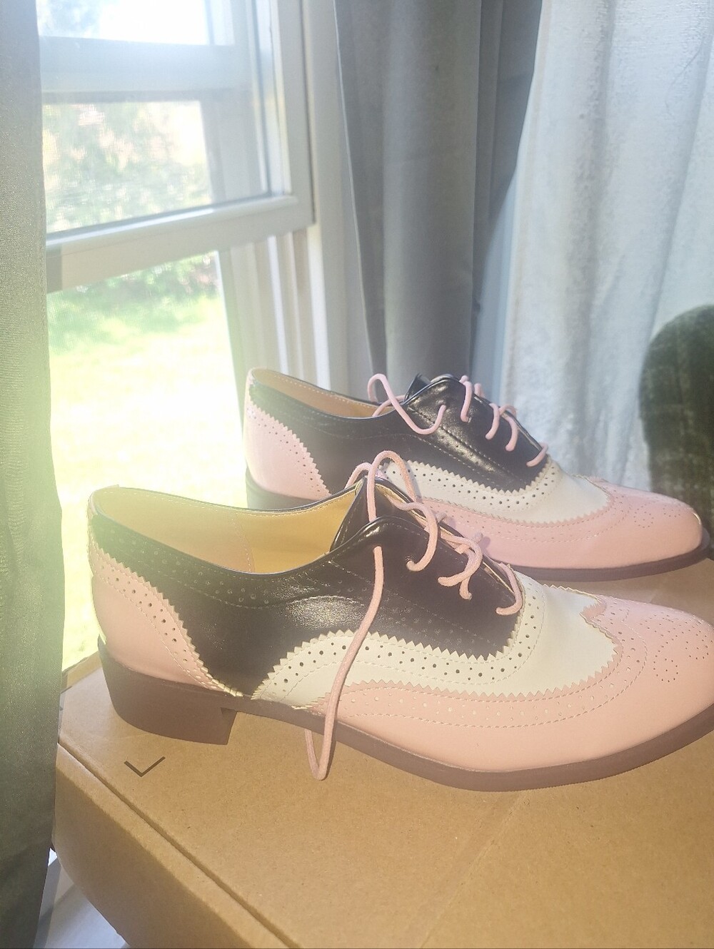 NIB Women’s Pink, Black & White Wingtip Oxfords - Classic Lace-Up Flats